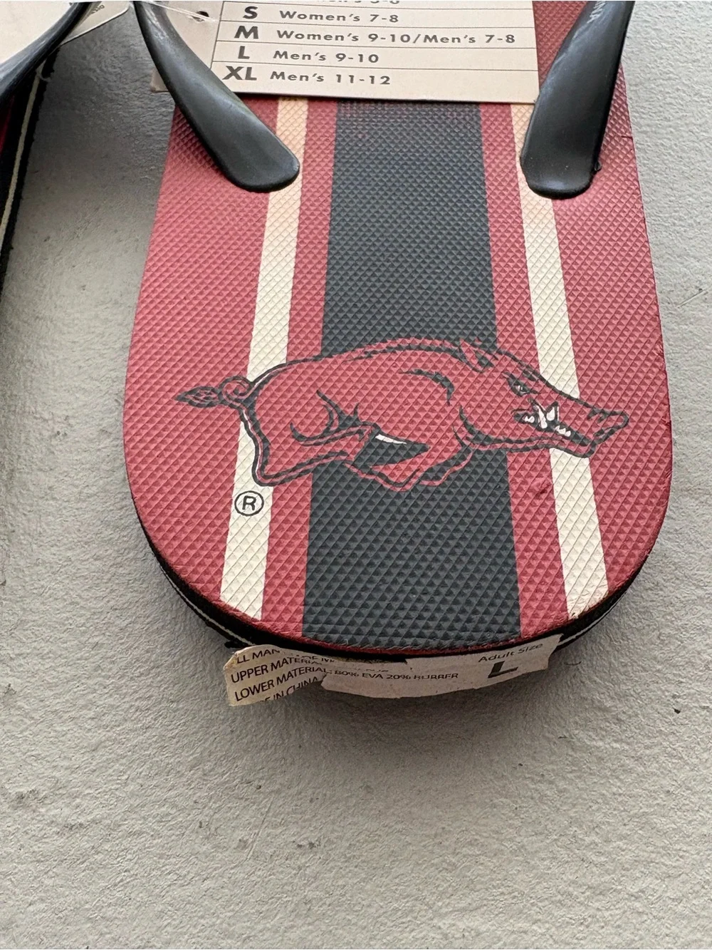 Arkansas Razorbacks Flip Flop Sandals | Large (9-10)